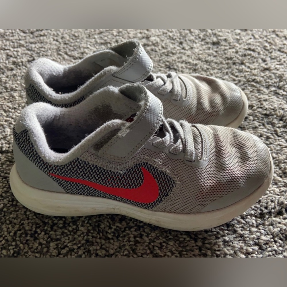 Boys Nike Tennis Shoes, Size 11.5C, Gray Red